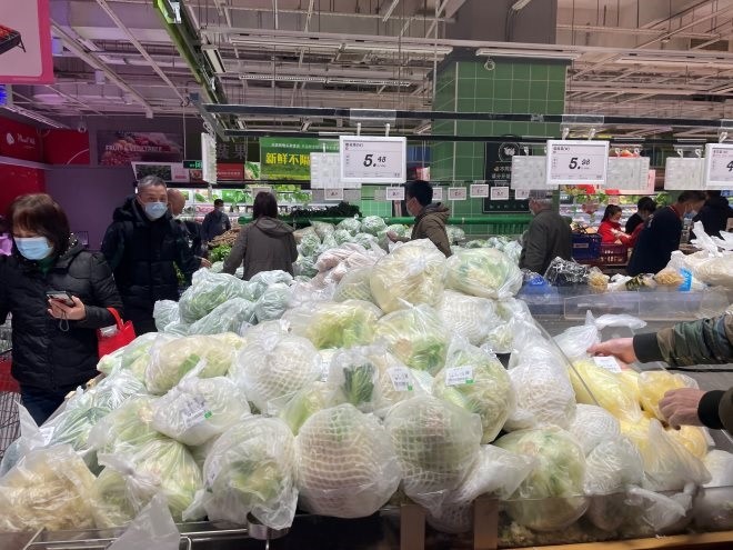 零售“抗疫”迎大考 保供穩(wěn)價(jià)，人員短缺成巨大挑戰(zhàn)